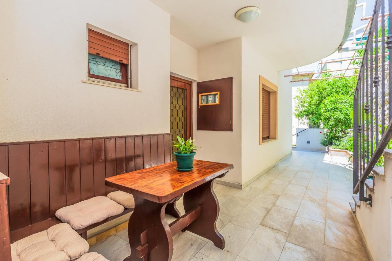 Adriatic Seaview Apartment Омиш Экстерьер фото